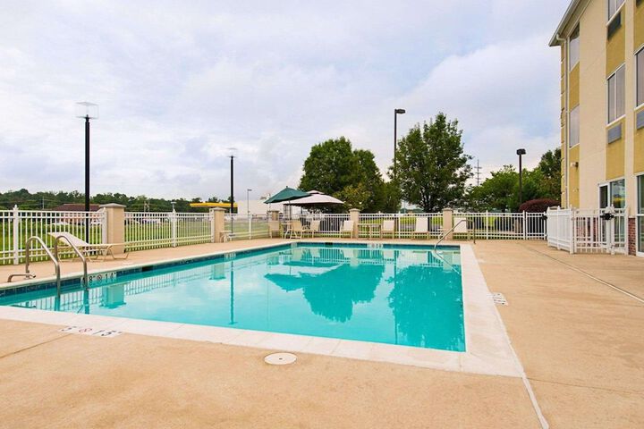 Pool 10 of 41