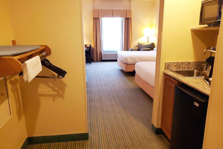 Room 18 of 33
