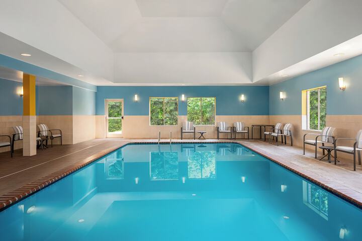 Holiday Inn Express Hotel & Suites Fredericksburg by IHG