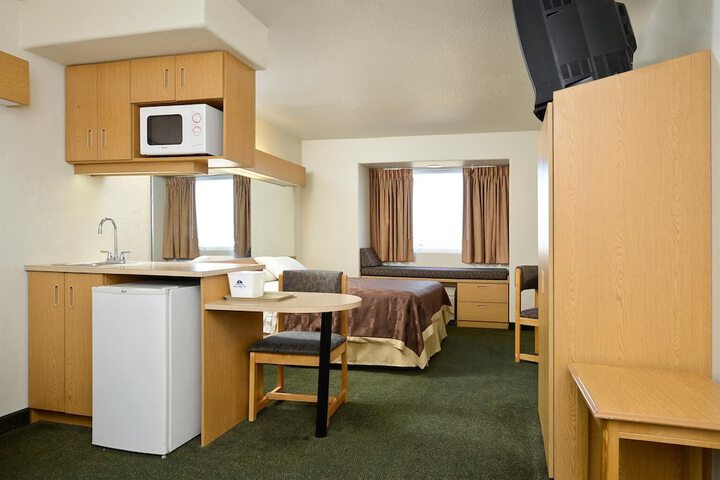 Room 10 of 16