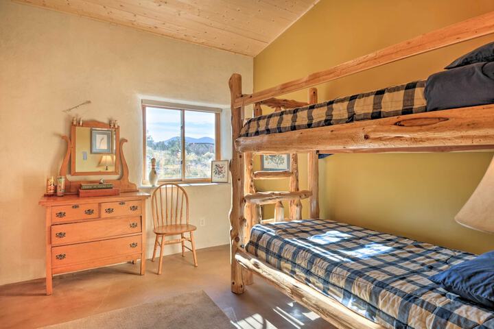 Family-friendly Del Norte Home w / Stunning Views!