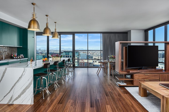 Room 51 of 122