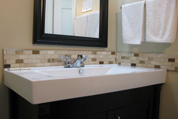 Room 4 of 8
