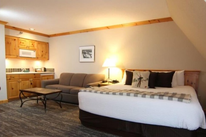 Selkirk Lodge
