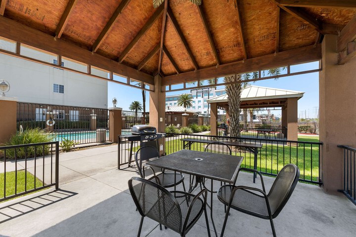 Terrace/Patio 28 of 29