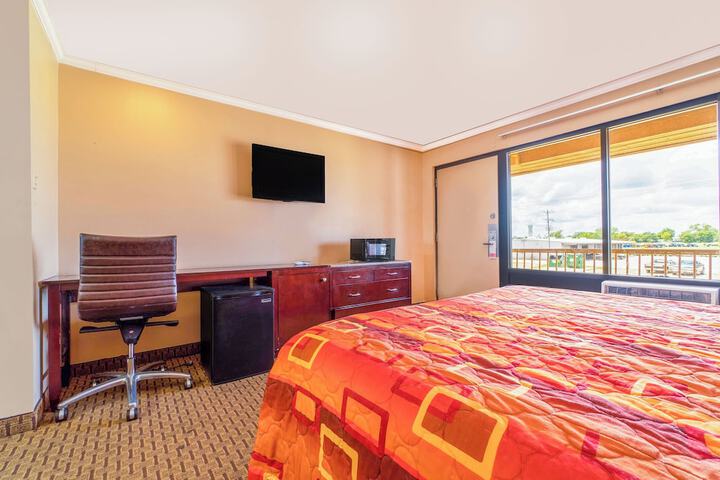 Room 53 of 81
