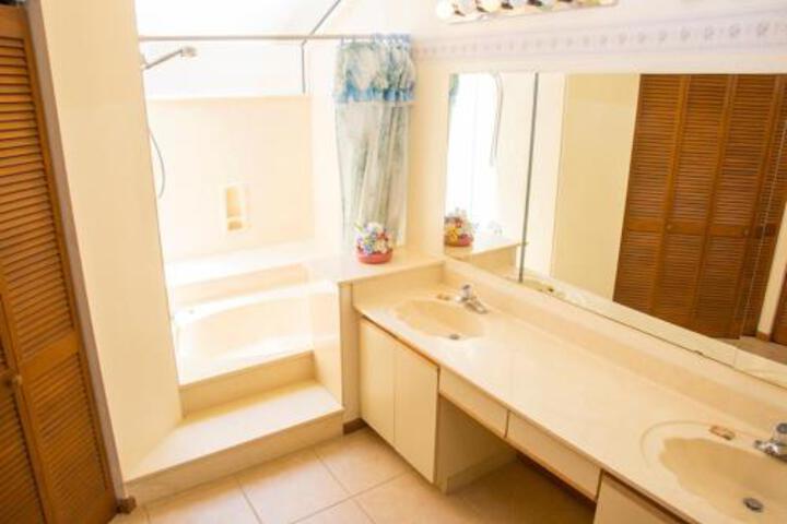 3BR Villa Claremont Holiday Home