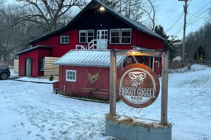 Froggy Goggle Barn