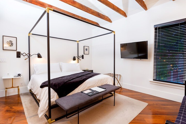 Room 42 of 62
