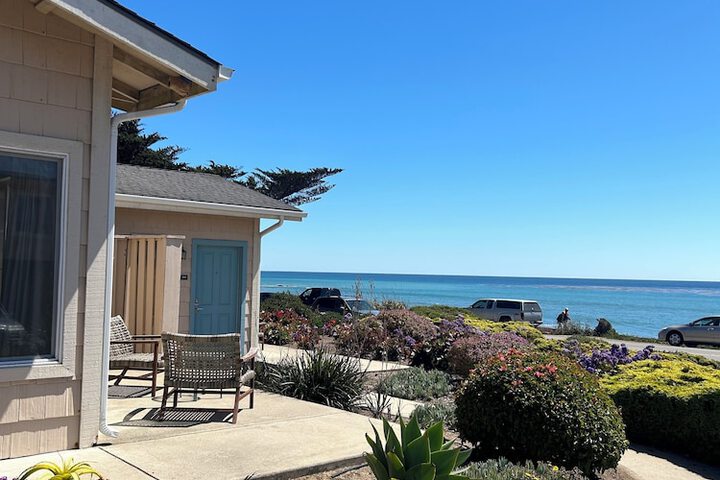 Cambria Landing Inn & Suites