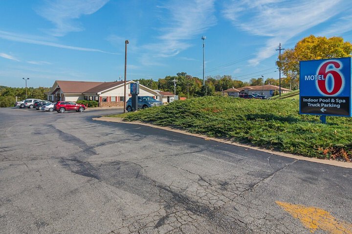 Motel 6 Hannibal MO