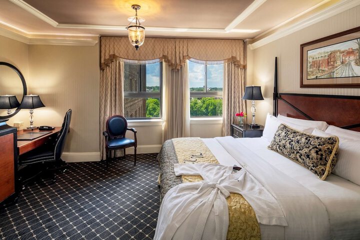 Room 32 of 53