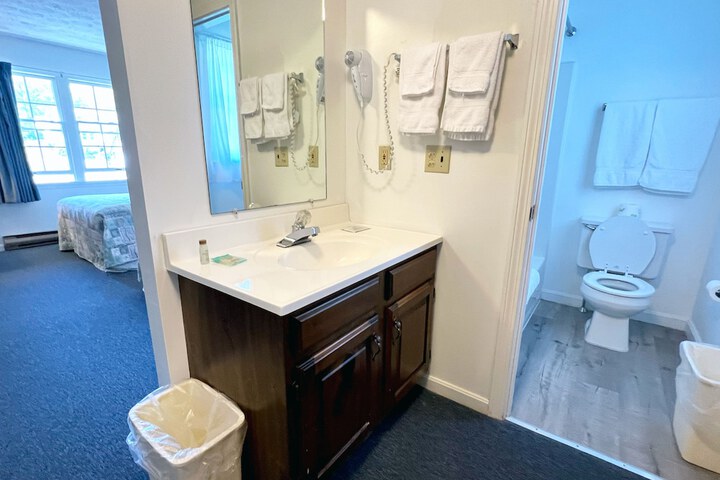 Room 34 of 40
