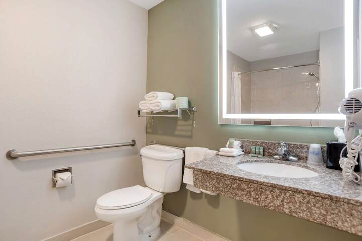 Room 14 of 27