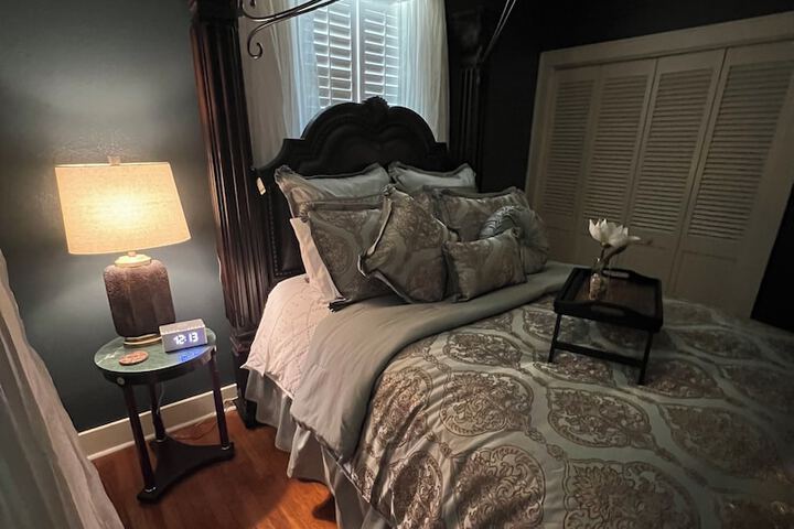 Room 33 of 79