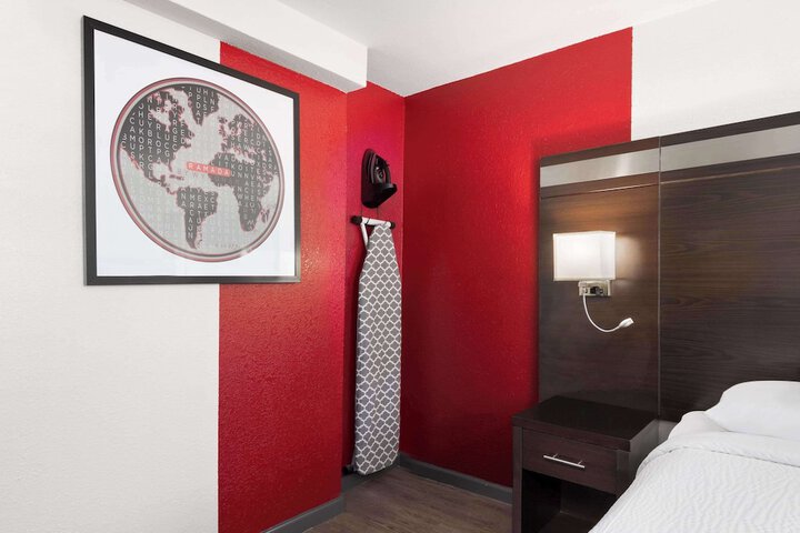 Room 19 of 41