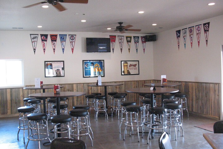 Lounge 12 of 21
