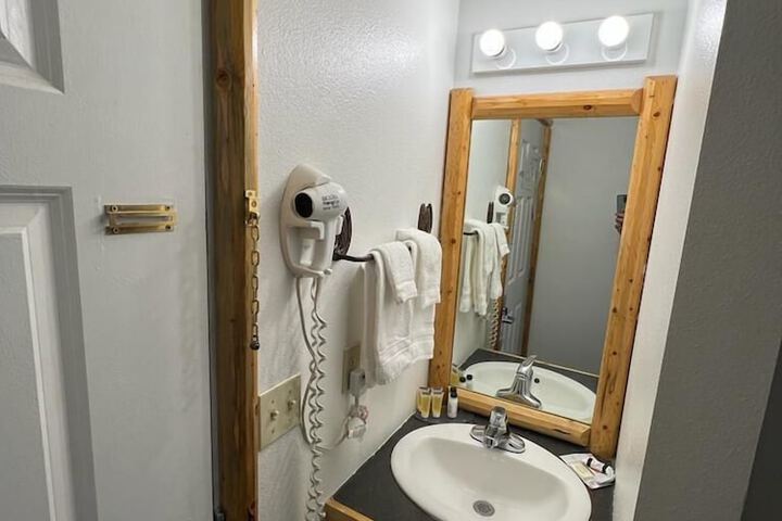 Room 19 of 28