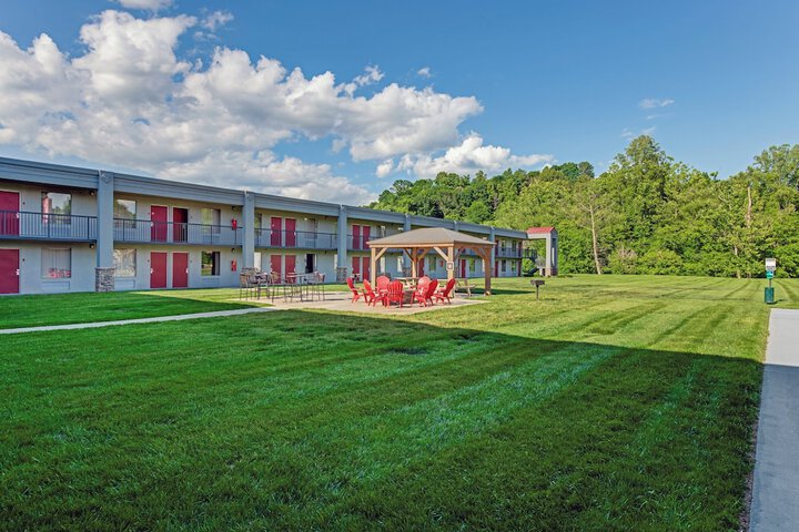 Hotel Exterior 40 of 41