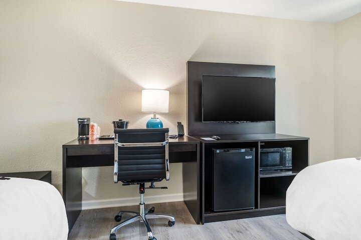 Room 13 of 35