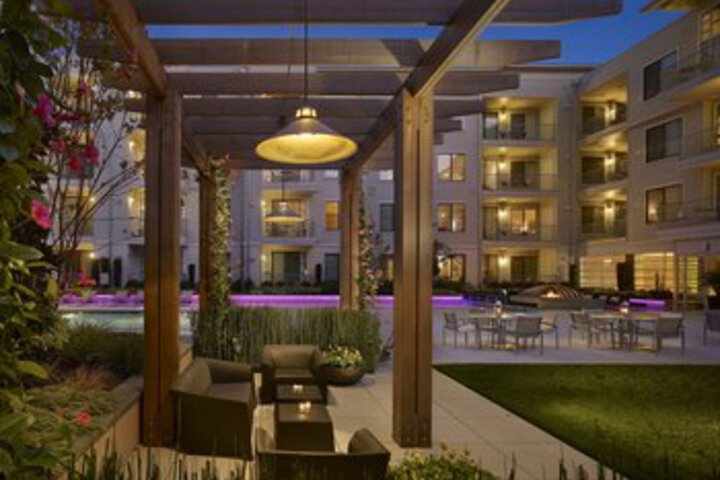 Hotel Exterior 69 of 72