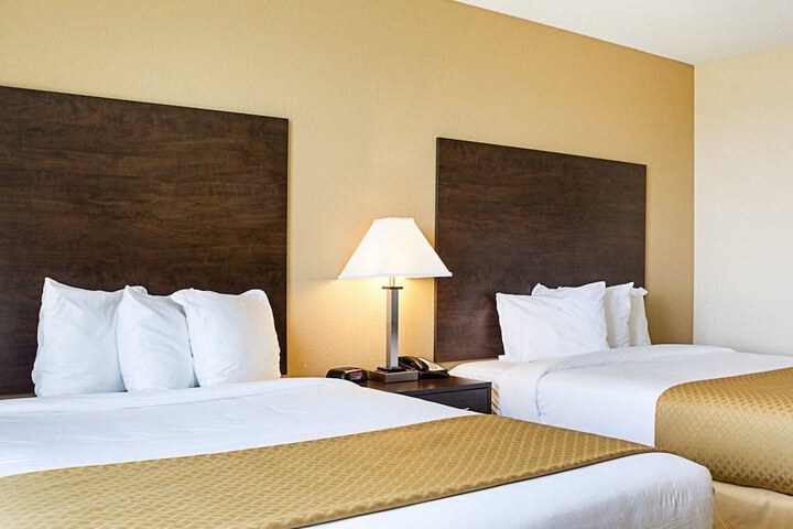 Quality Inn & Suites Minot North