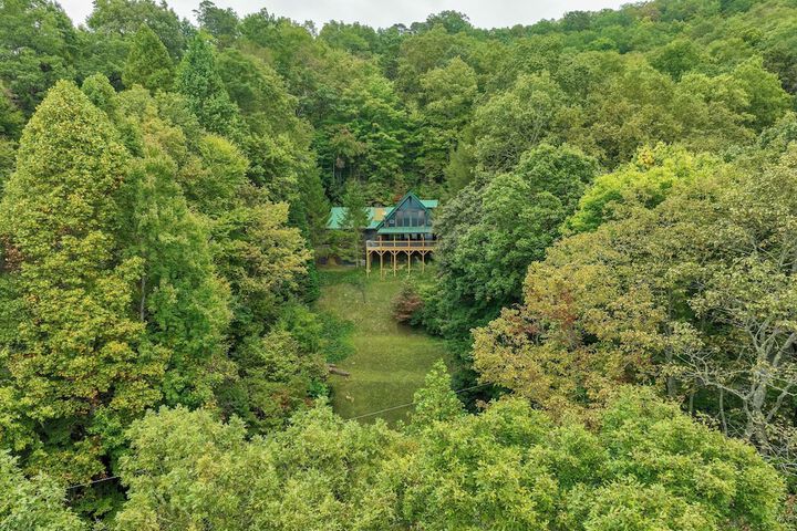 Robbinsville Vacation Rental w / Covered Balcony