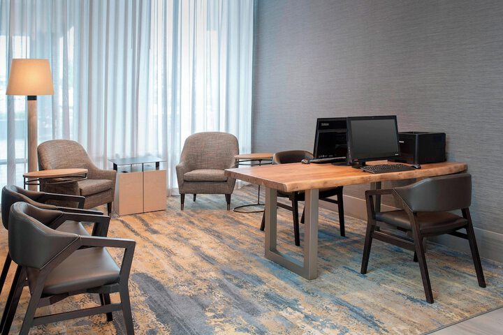 Delta Hotels by Marriott Seattle Everett