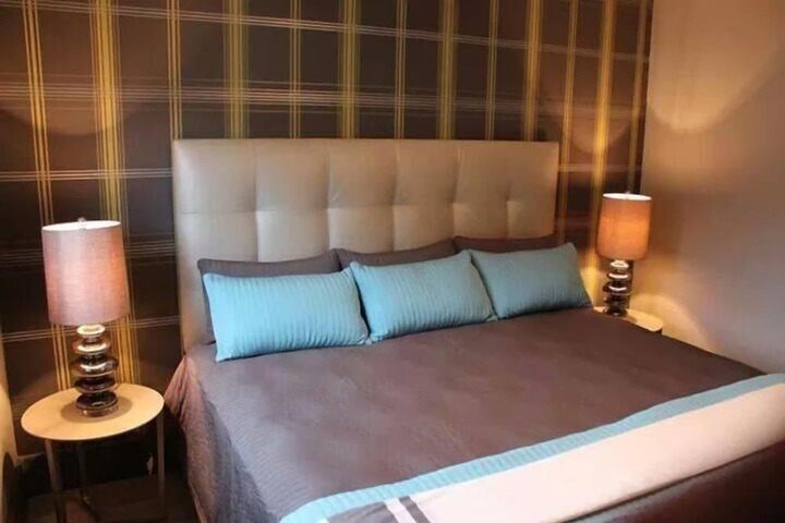Room 10 of 37