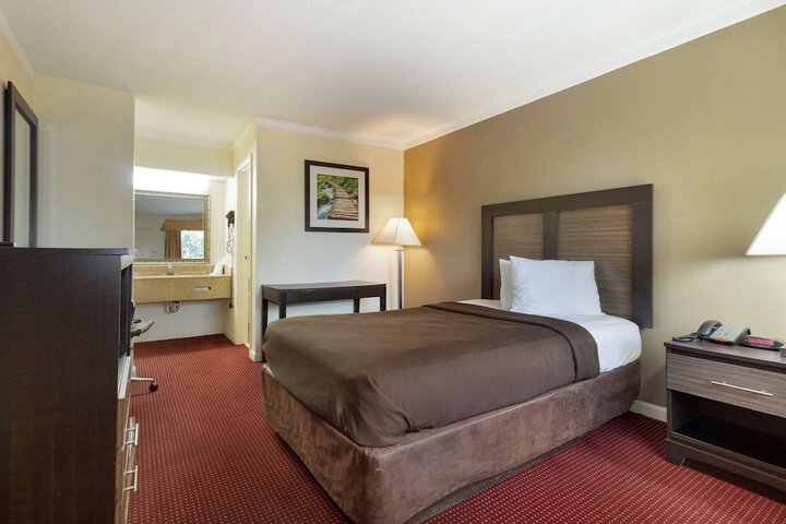 Room 32 of 37