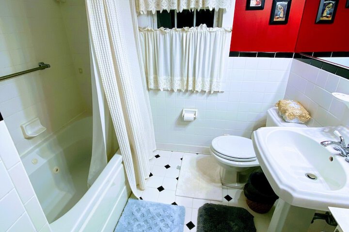Colonial Beach Plaza Bed & Breakfast