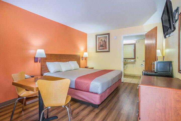 Room 21 of 62