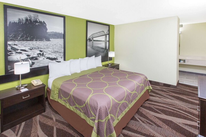 Room 10 of 17