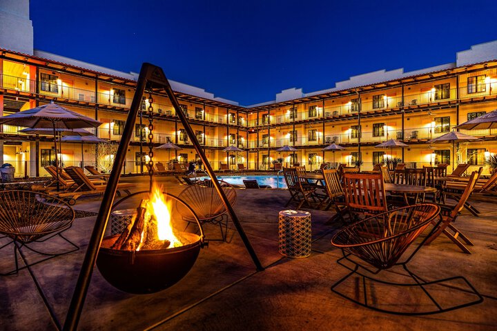 Hotel Exterior 30 of 33