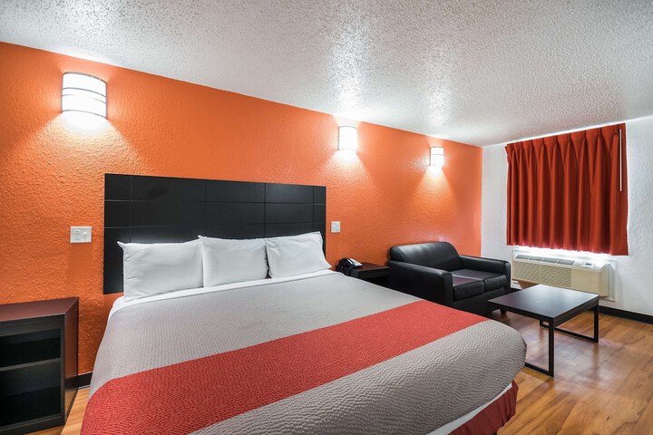 Room 26 of 33