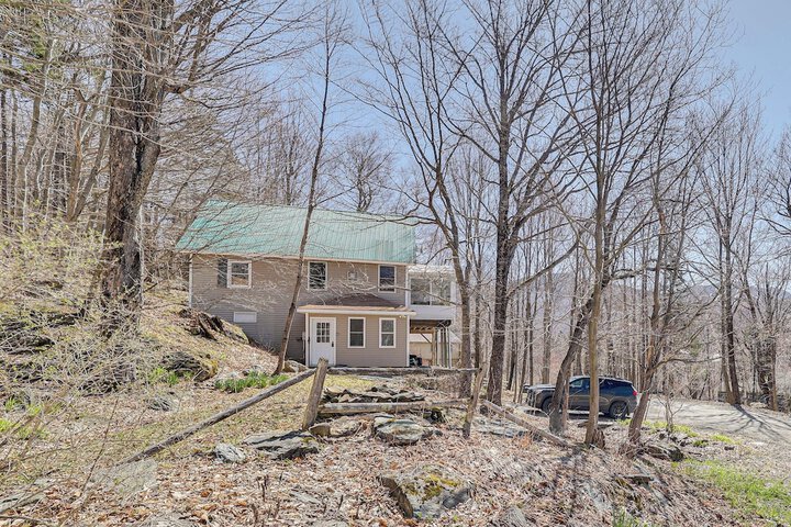 Jeffersonville Home w / Deck Near Hiking & Climbing