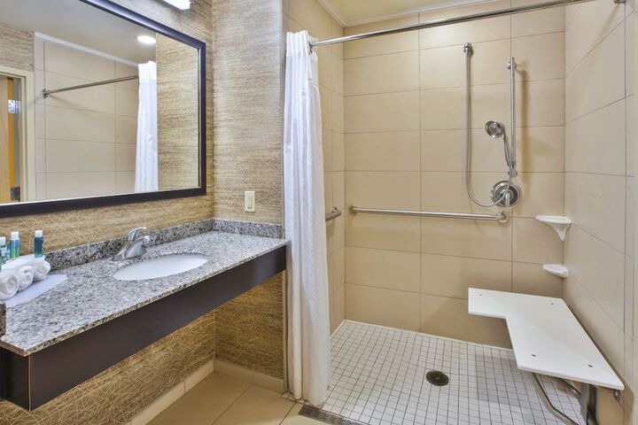 Holiday Inn Express & Suites Geneva Finger Lakes by IHG