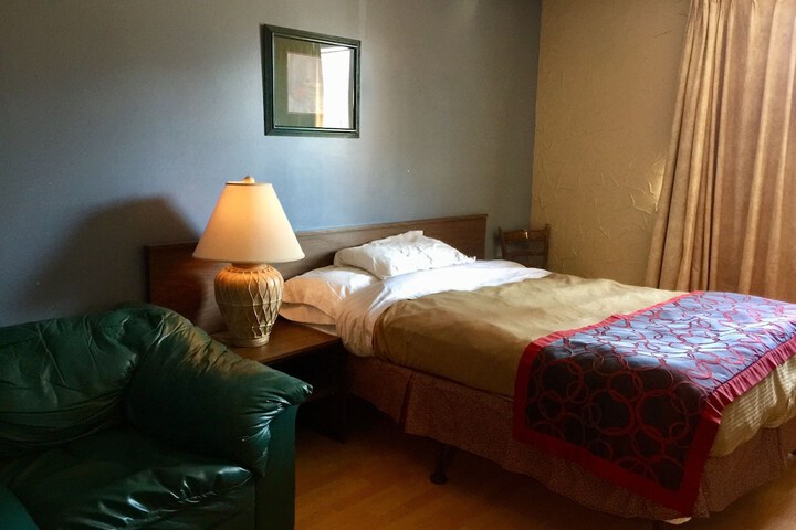 Room 30 of 38