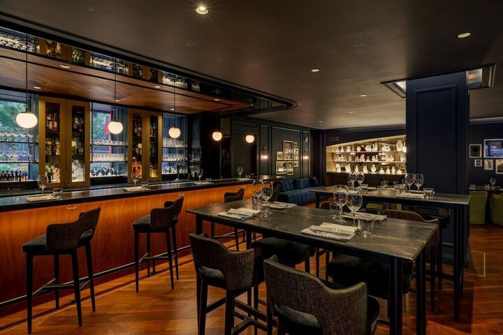 Lounge 54 of 55