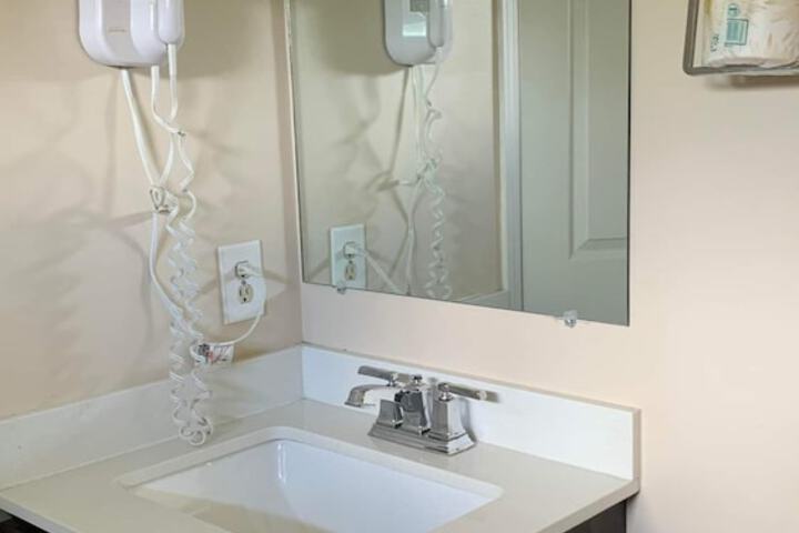 Room 4 of 8