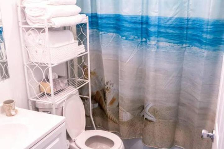 2 Blocks from Beach-Sleeps 16