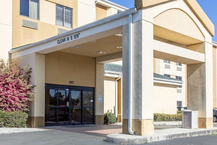 Hotel 4 of 40