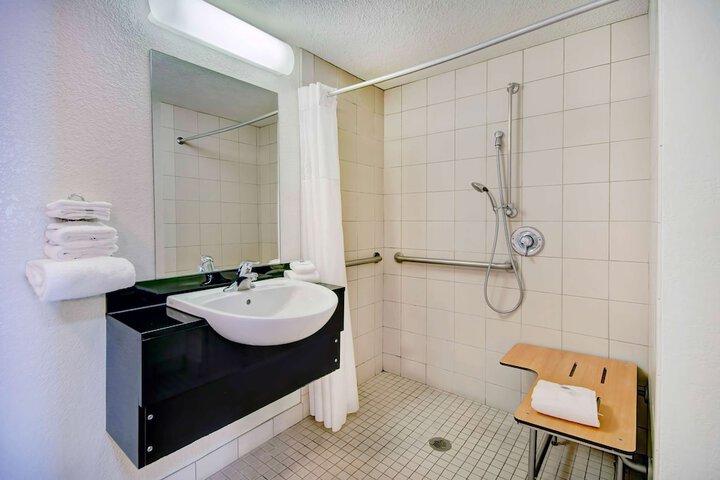 Room 13 of 26
