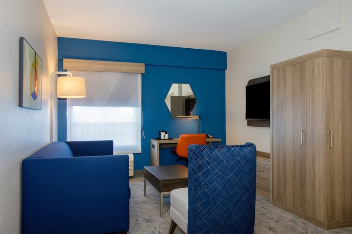 Room 37 of 73