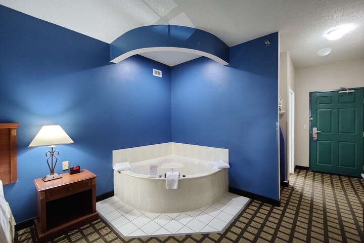 Baymont by Wyndham Albany MN
