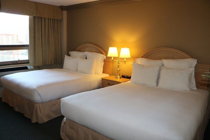 Room 32 of 76