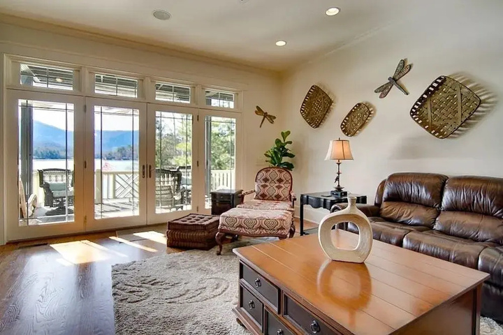 new Lakefront With Canoe Game Room & Boat House!! 5 Bedroom Home