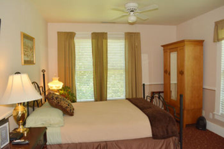 Deer Creek Inn
