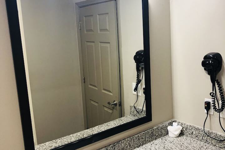 Room 10 of 34