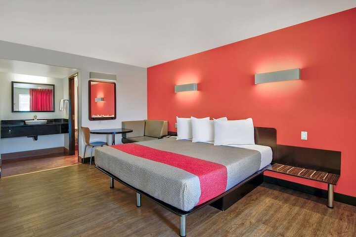 Room 10 of 27